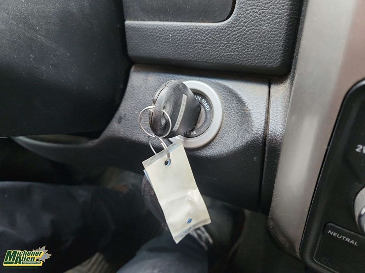 2017-dodge-3500-image-26