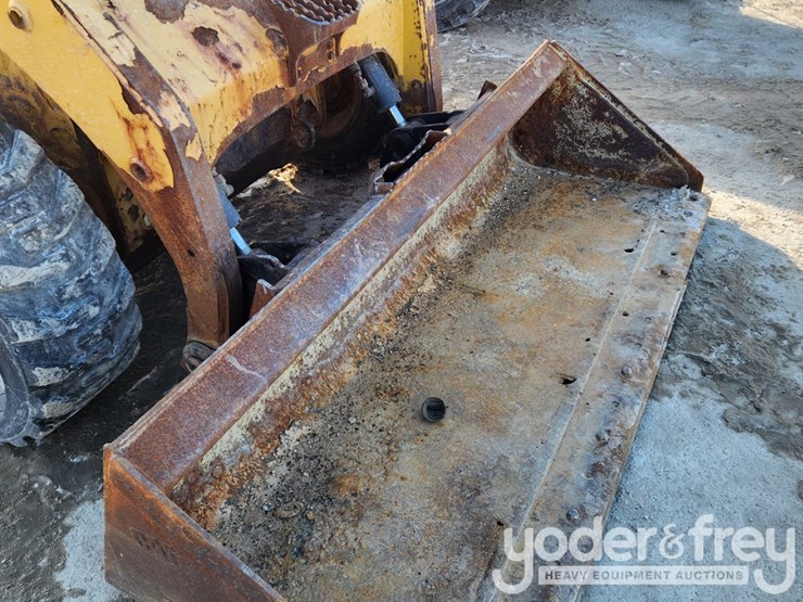 2011-caterpillar-236b3-image-20