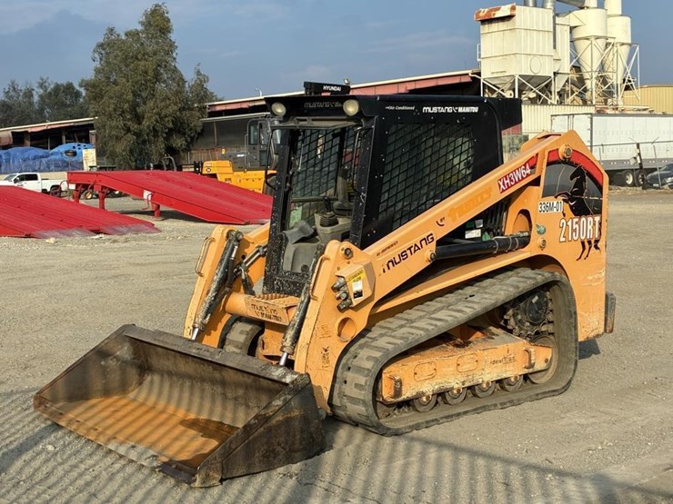 2018-mustang-2150t-skid-steer-track-loader-image-1