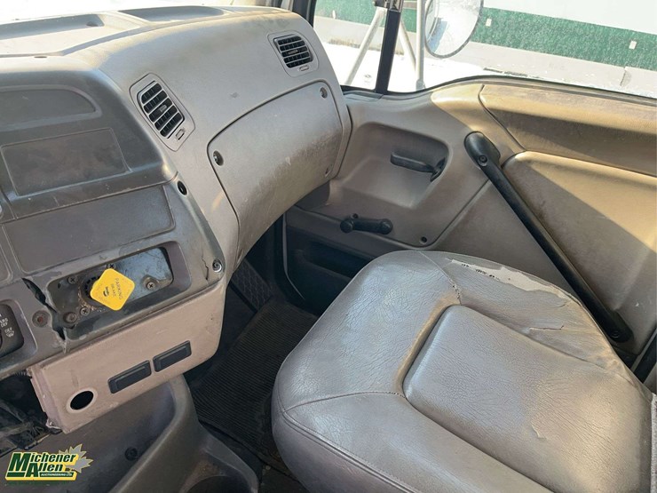 2004-sterling-l7500-image-18