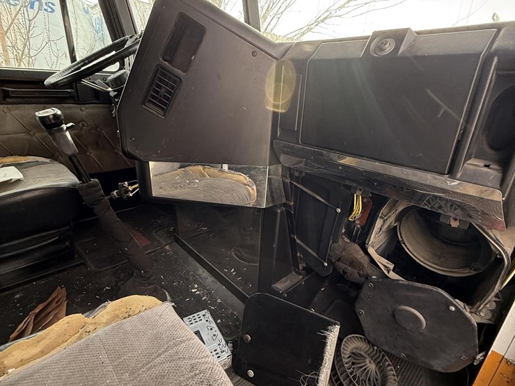 1997-freightliner-fld120-image-19