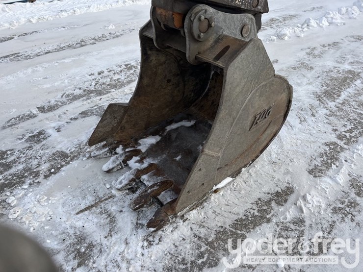 2022-deere-135g-image-28