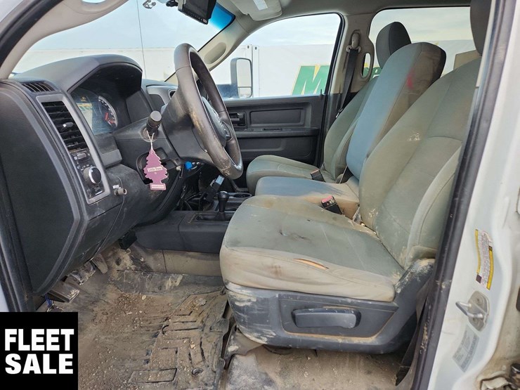 2015-ram-5500-4x4-s/a-service-truck-image-14