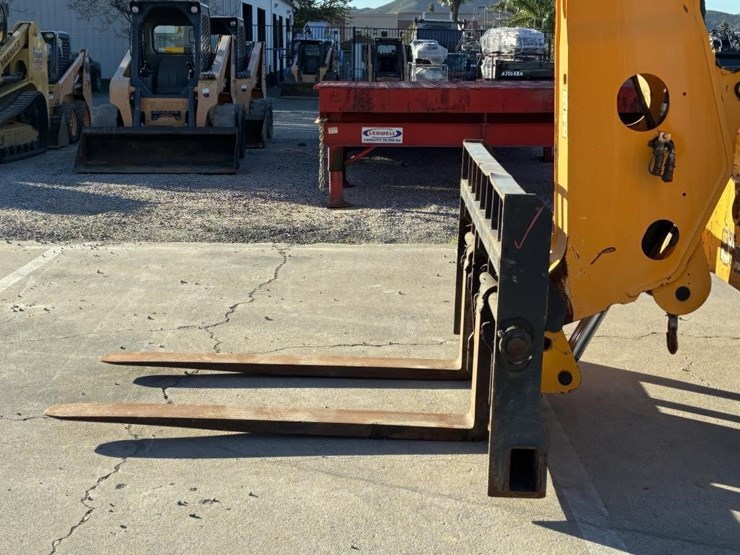 2019-jcb-512-56-image-6