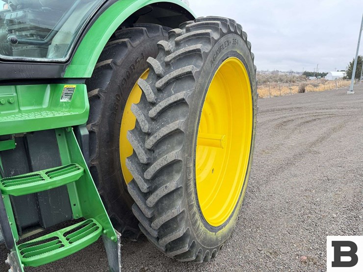 2012-john-deere-8335r-image-28