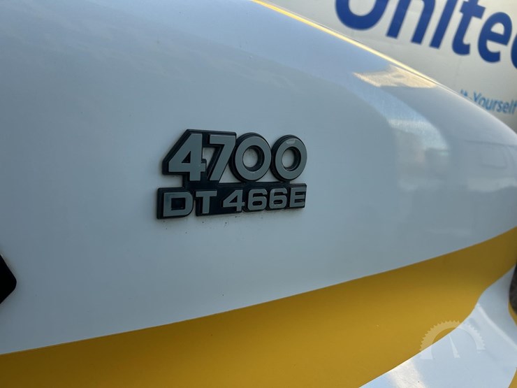 2001-international-4700-image-11