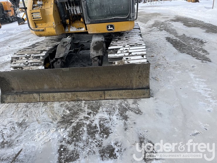 2022-deere-135g-image-32