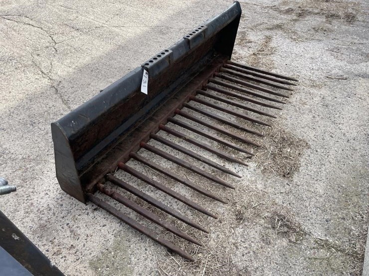 bobcat-72"-universal-attach-manure-bucket-image-2