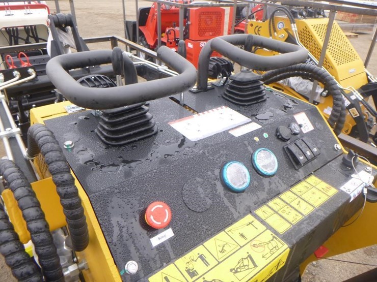 2025-agt-mx-mrt14-skid-steer-track-loader-image-13