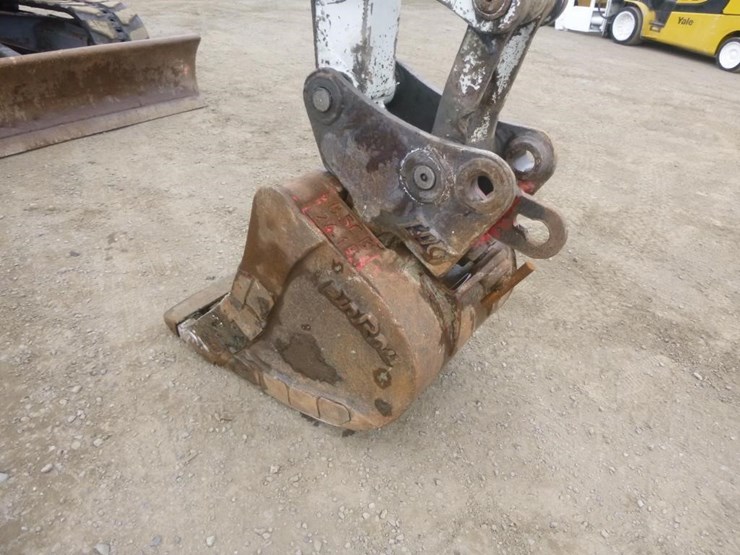 2012-takeuchi-tb180fr-image-24