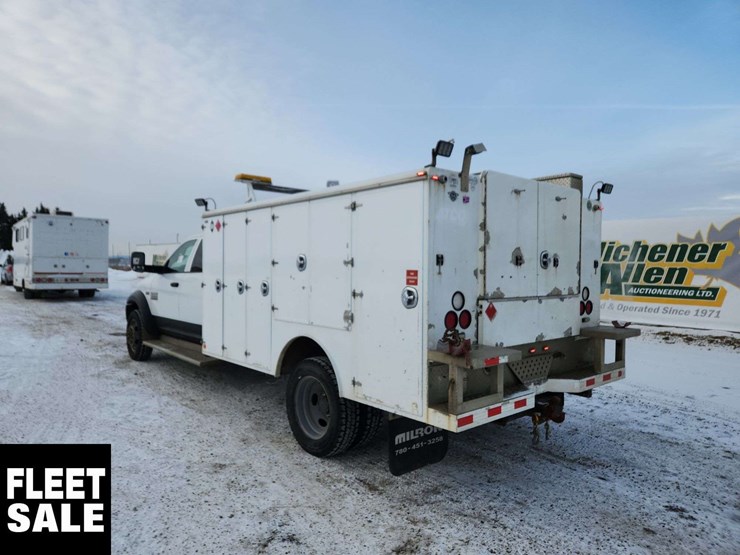 2015-ram-5500-4x4-s/a-service-truck-image-3