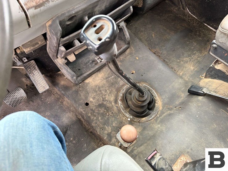 1996-freightliner-fl70-image-45