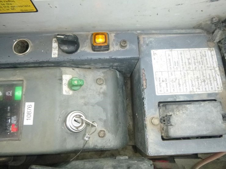 2012-takeuchi-tb180fr-image-16