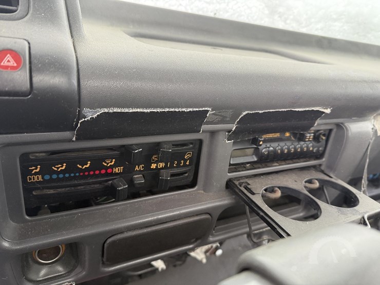 2000-isuzu-npr-image-19