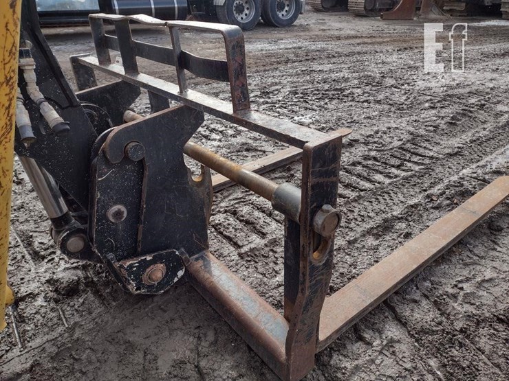 2019-caterpillar-tl1055d-image-19