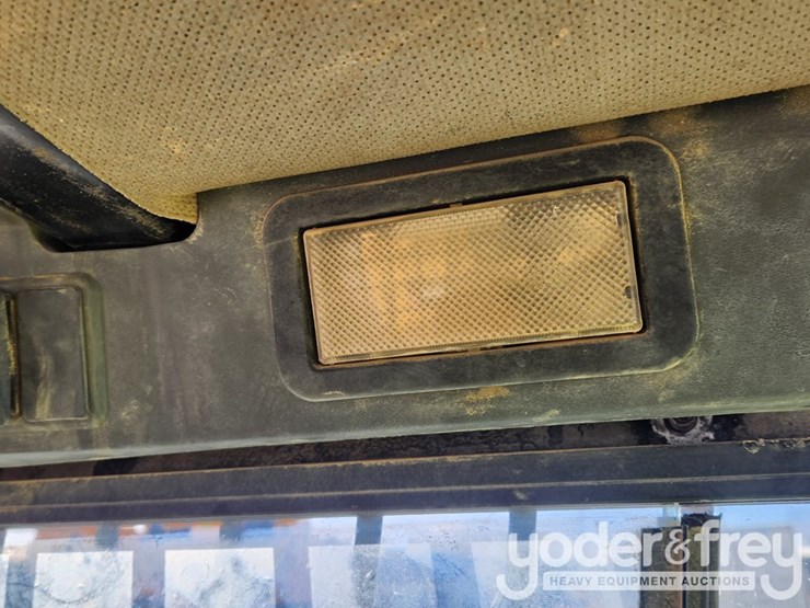 2011-caterpillar-236b3-image-26