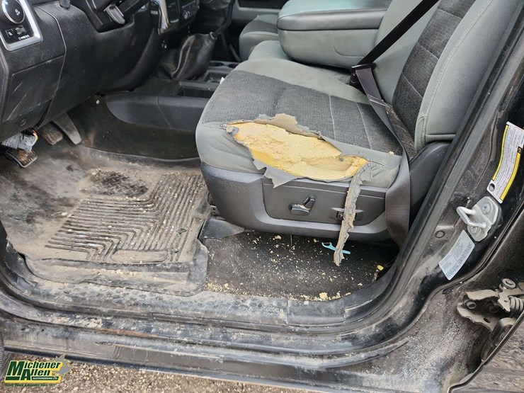 2017-dodge-3500-image-32