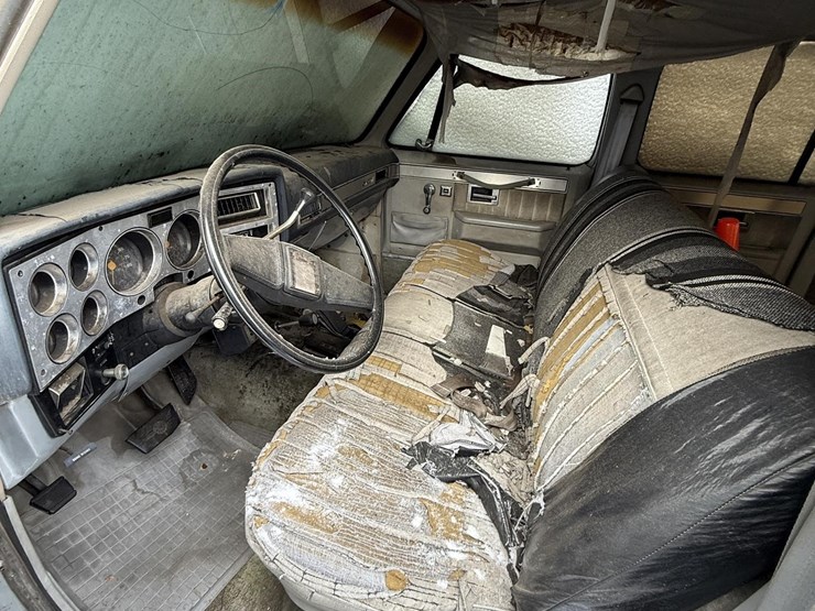 1983-chevrolet-suburban-image-17