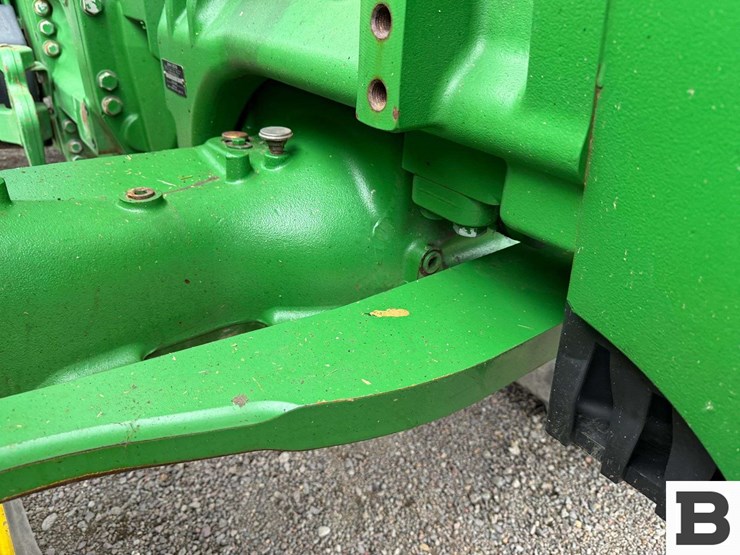 2011-john-deere-8310r-image-47