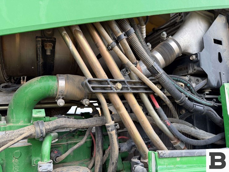 2012-john-deere-7215r-image-54