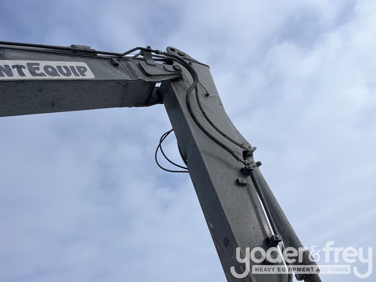 2022-deere-135g-image-26