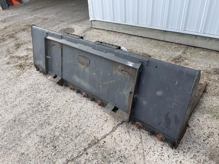 bobcat-72"-universal-attach-manure-bucket-image-3