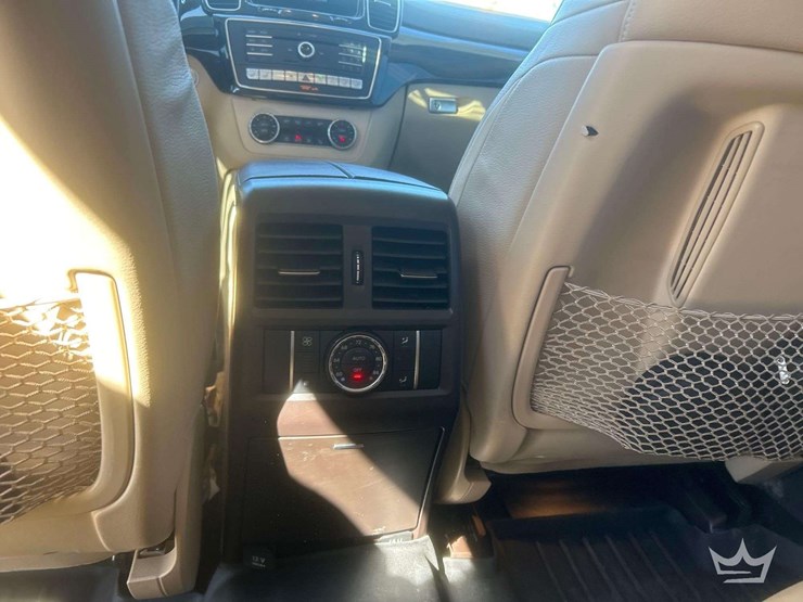 2017-mercedes-benz-gls450-awd-suv-image-27