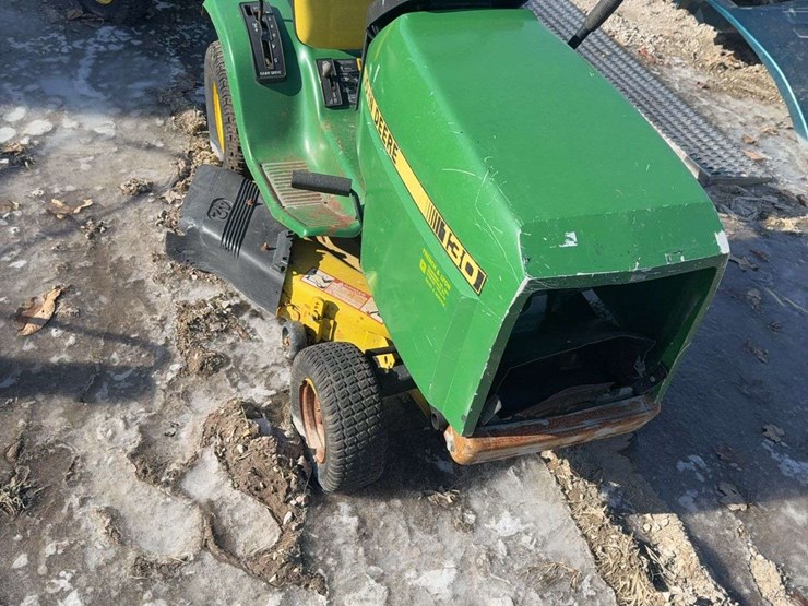 john-deere-130-image-2