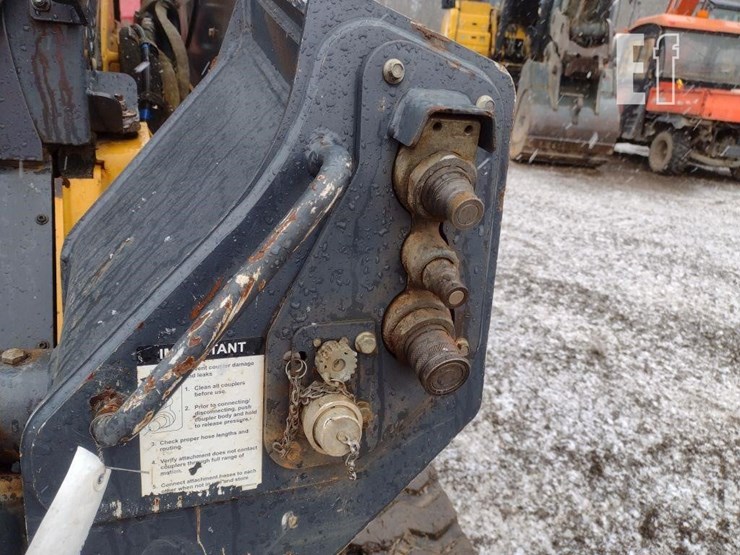 2021-deere-331g-image-15