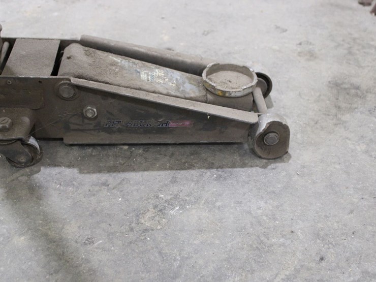 pittsburgh-3-ton-hydraulic-floor-jack-image-3