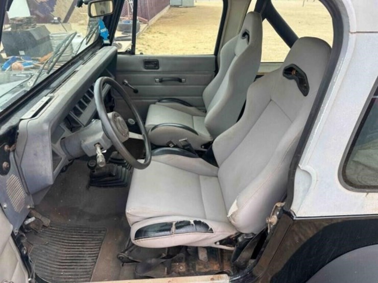 1989-jeep-wrangler-image-26