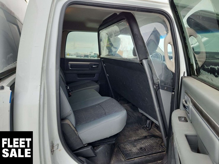 2015-ram-3500-slt-image-29