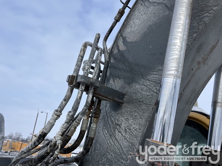 2022-deere-135g-image-18