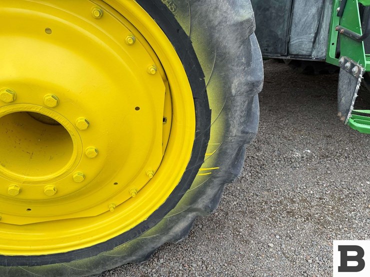 2012-john-deere-8335r-image-15