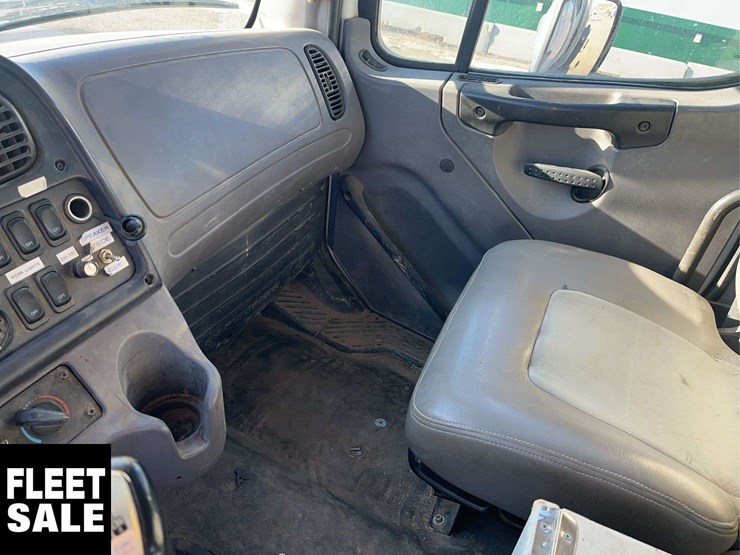 2012-freightliner-m2-112-t/a-service-truck-image-21