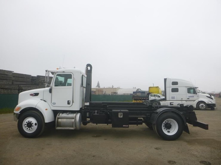 2011-peterbilt-337-image-5