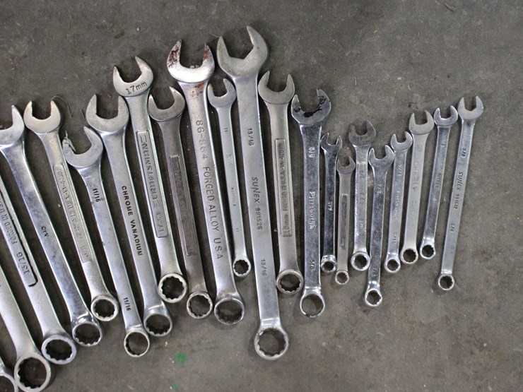 various-size-set-of-wrenches-image-3