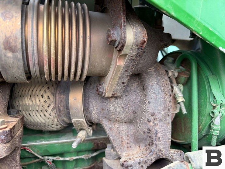 2012-john-deere-7215r-image-63