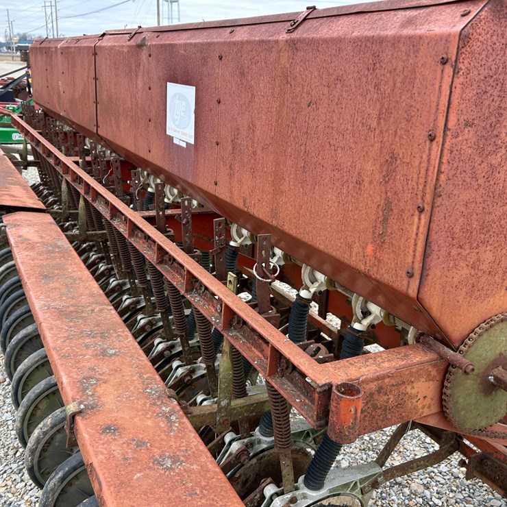 #37763 • Tye 14’ Grain Drill