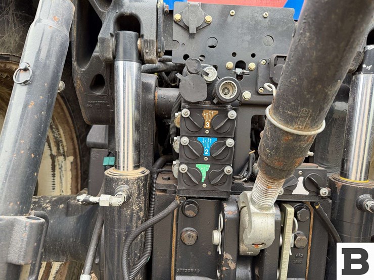 new-holland-t8.330-image-39