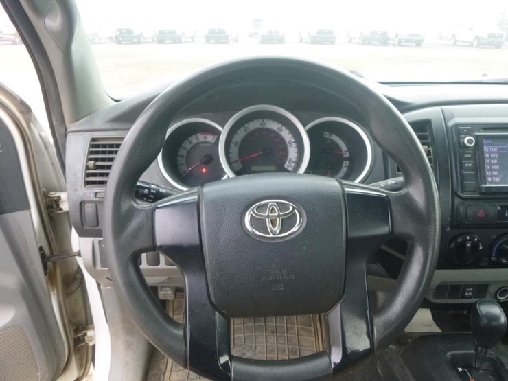 2014-toyota-tacoma-image-14