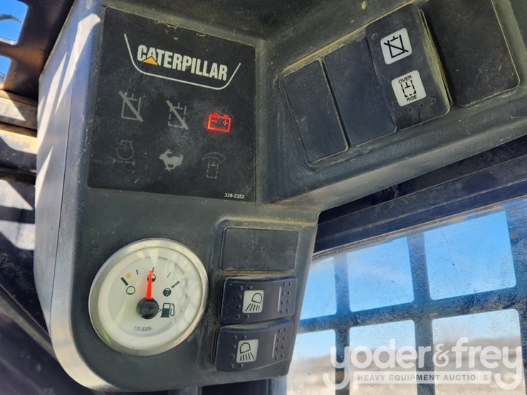 2011-caterpillar-236b3-image-25