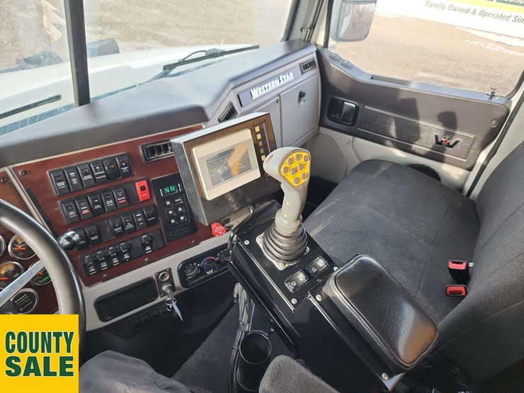 2015-western-star-4700-image-23