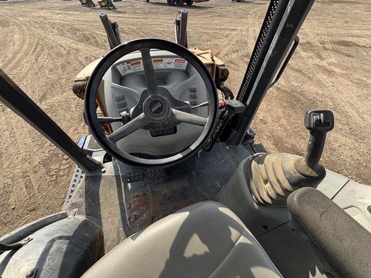 2017-case-580sn-image-12