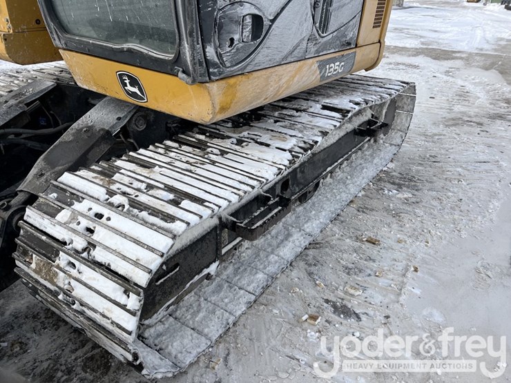 2022-deere-135g-image-34