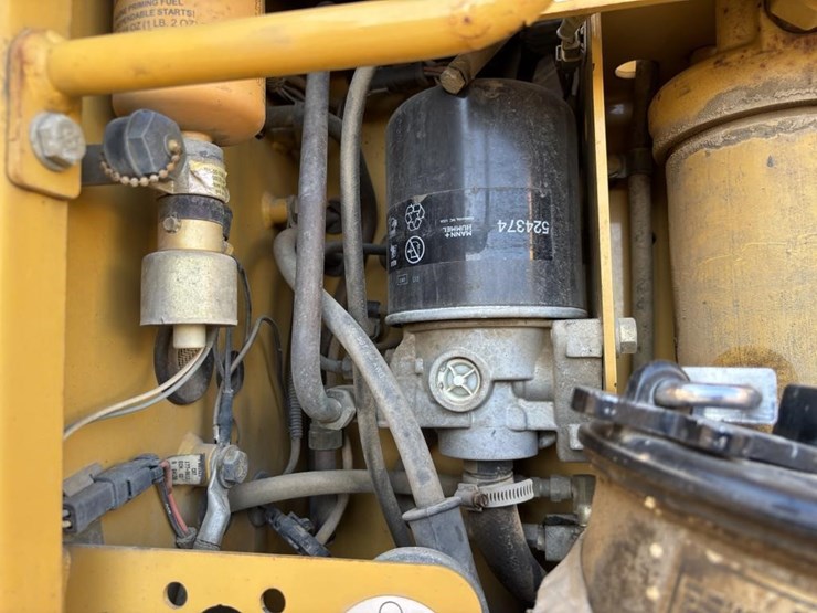 2005-caterpillar-143h-image-60