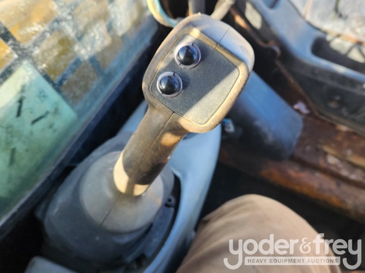 2011-caterpillar-236b3-image-27