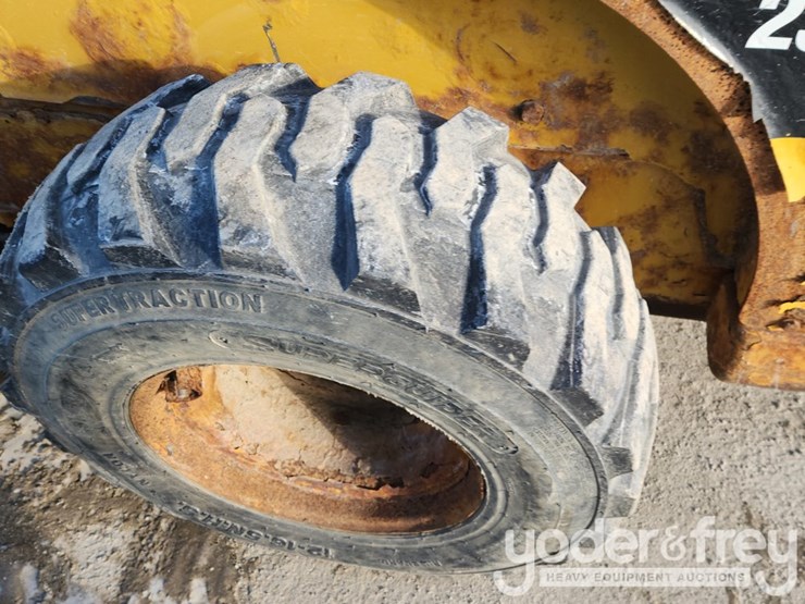 2011-caterpillar-236b3-image-9