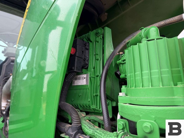 2011-john-deere-8310r-image-56