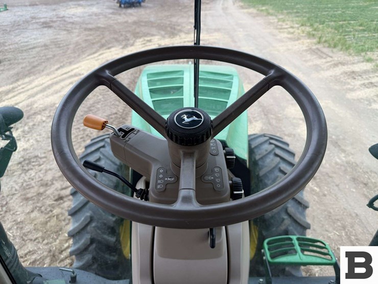 2012-john-deere-7215r-image-78